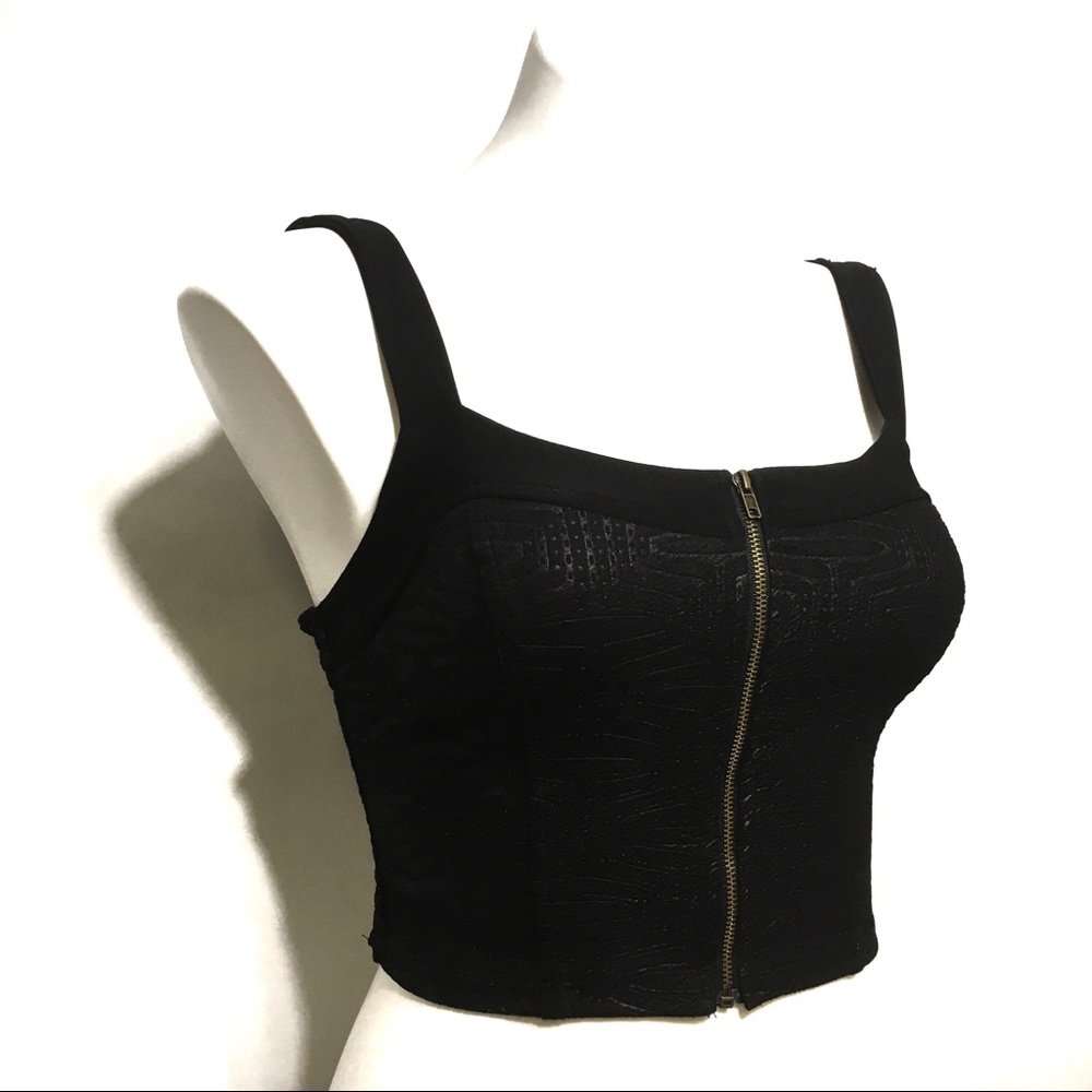 BKE BLACK ZIPPER FRONT STRETCH CROP HALTER TOP